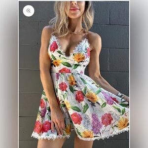 CHARO RUIZ
ISSYA SHORT FLORAL ROMANTIC DRESS size medium Sold out size!